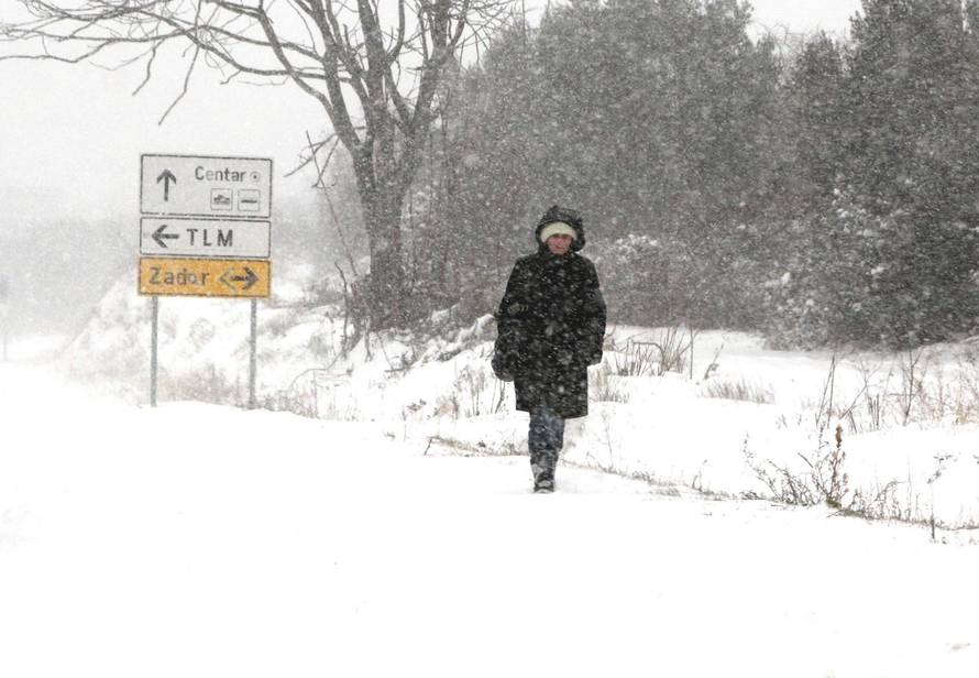 Danas se kuhate, prije 8 godina snijeg zatrpao cijelu Dalmaciju