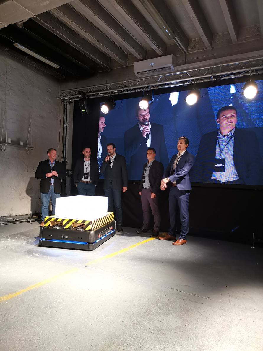 Napravili ga Hrvati: Robot se vozi sam i nosi 800 kg tereta