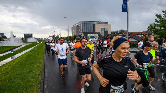 Ispred NSK startala utrka na 5 kilometara u sklopu Zagrebačkog proljetnog polumaratona