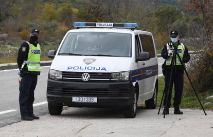 Pirotehnikom oštetili fasadu lokala u Drnišu, sljedeći dan se tukli palicama. Sedam uhićenih