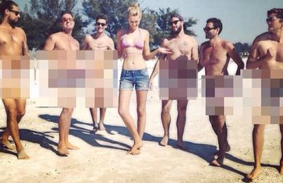 Cura Lea DiCaprija pozirala je okružena golim muškarcima