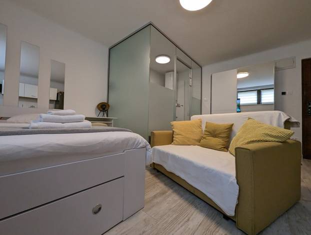 FOTO Prodaju garsonijeru u Zagrebu: Dok kuhate, gledate osobu na wc-u! Ovo je cijena...