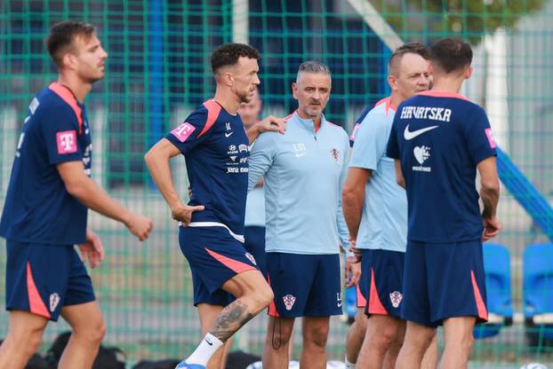 Osijek: Hrvatski nogometni reprezentativci odradili trening na Opus Areni