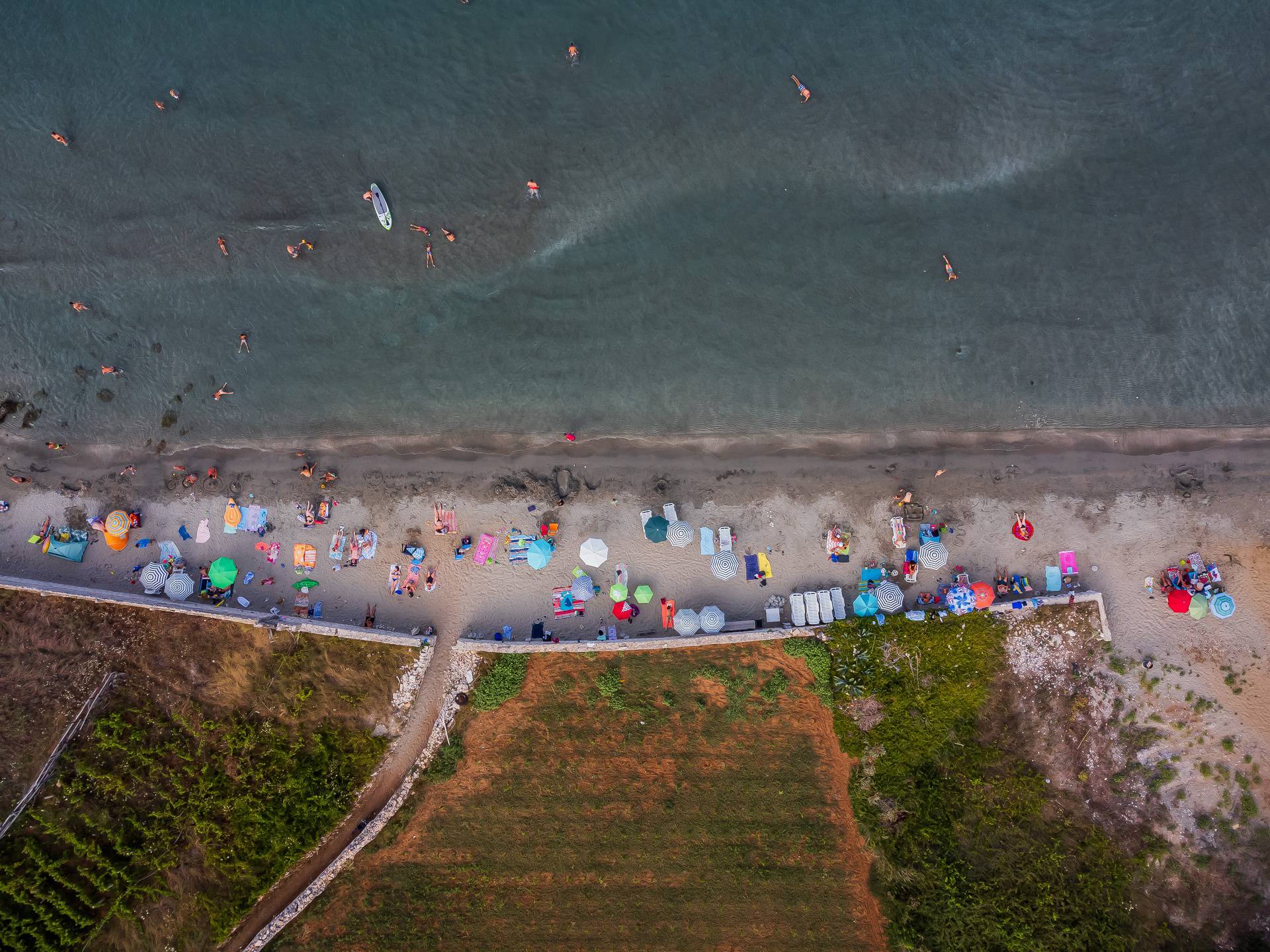 Na plaži Bilin Žal kod Lumbarde svatko može pronaći svoj komadić raja