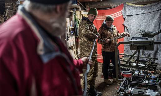 FOTO Ova tajna jedinica &scaron;alje robote na frontu: Dostavljaju hranu i oru&zcaron;je te izvla&ccaron;e ranjene