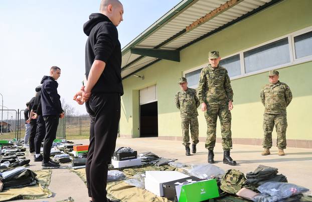 Ministar Anušić i general Kundid na prvom danu TVO-a na Slunju