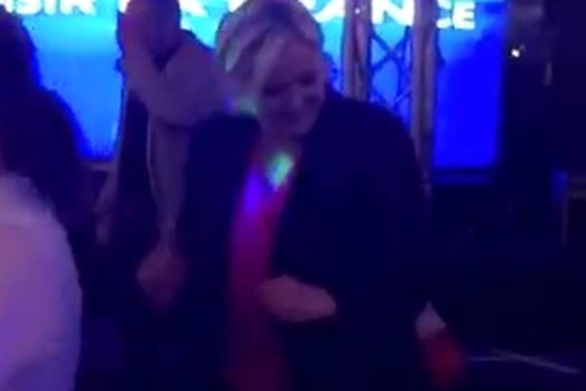 Izgubila, ali nije tužna: Le Pen zaplesala na 'I Love Rock&Roll'