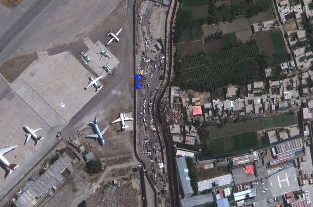 An overview of crowds at the Abbey Gate at Kabul
