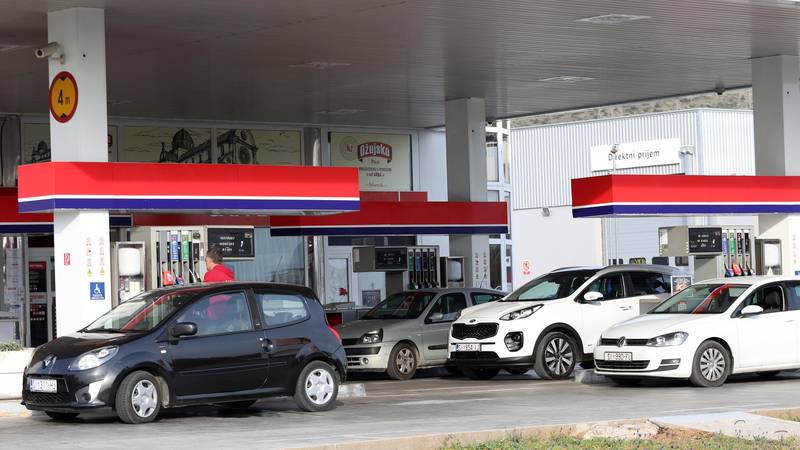 Evo na kojim pumpama Vlada ne ograničava cijene goriva