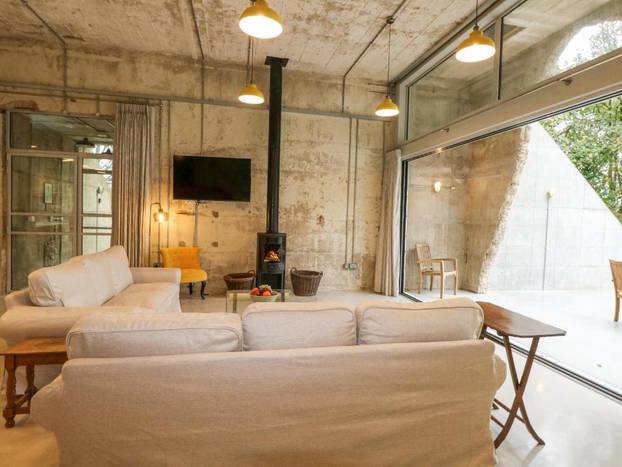 FOTO Od vojarne do top destinacije: Pogledajte kako je ratni bunker postao dom za odmor