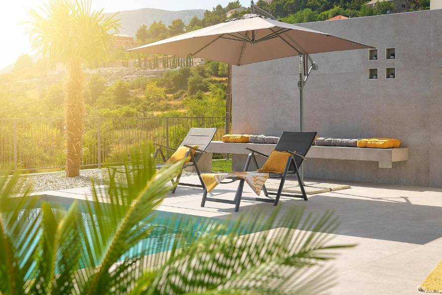 FOTO HDZ-ov ministar turizma iznajmljuje lukuznu vilu u Klisu, evo za koliko je spustio cijene!