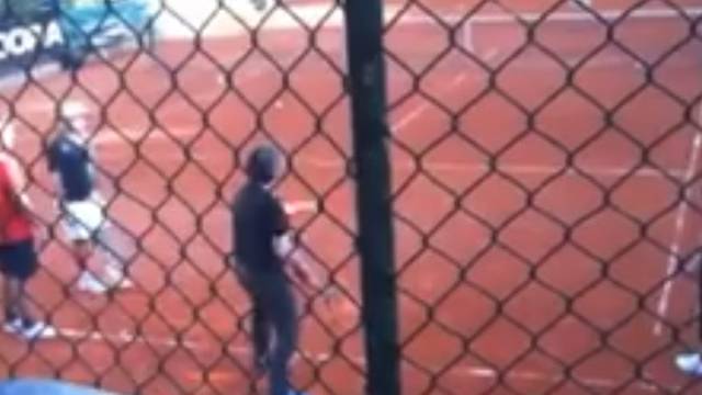 Kad Kerum igra tenis svi plaču: 'Kada su seljaci došli u grad...'