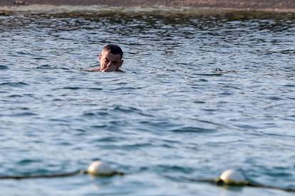 FOTO Dinamovci se vratili iz Austrije, Ademi odjurio na plažu