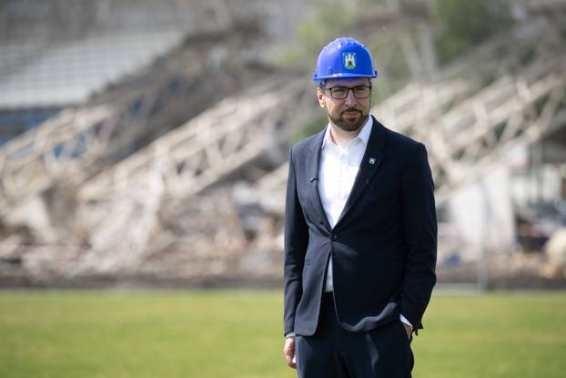 Tomašević sa suradnicima obišao radove rušenja starog i izgradnje novog nogometnog stadiona u Kranjčevićevoj ulici