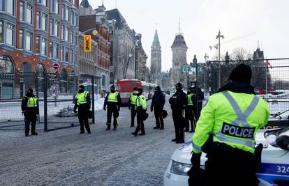 Policija čisti ulice Ottawe: Od petka uhitili 170 prosvjednika, koriste suzavac i šok bombe