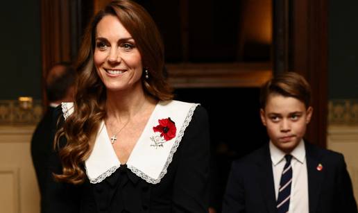 Princ George prvi je put nazočio važnoj svečanosti, pridružio se majci koja se ponosno smiješila