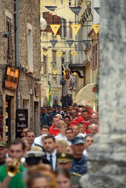 FOTO U Puli velikom procesijom proslavili zaštitnika sv. Tomu