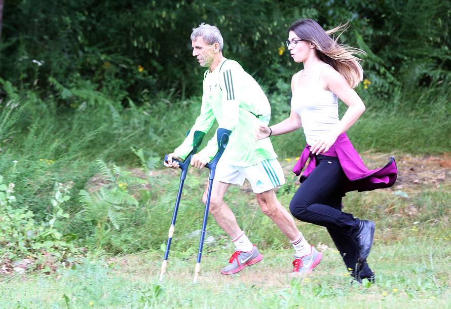 Gospićko čudo: Jedini čovjek na svijetu koji  trči 'na rukama'