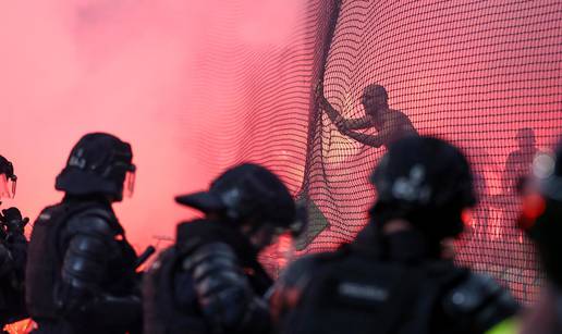 Epilog divljačkog čina Armade u Ljubljani: Ozlijedili sedmoricu policajaca, bacali i palili stolce