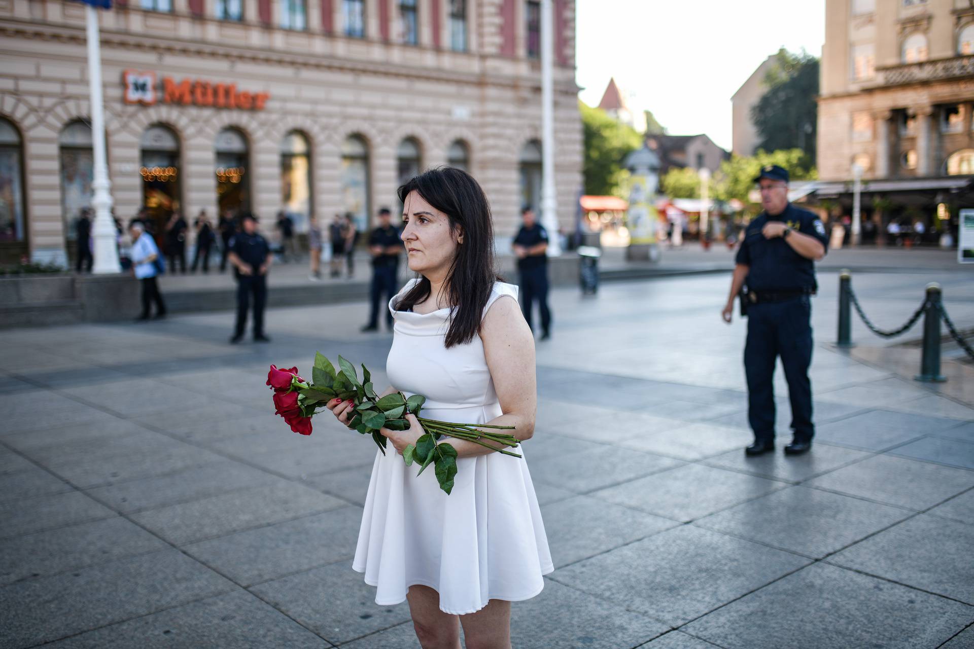 Zagreb: Umjetnica Arijana Lekić Fridrich izvela je  performans Tiha misa 