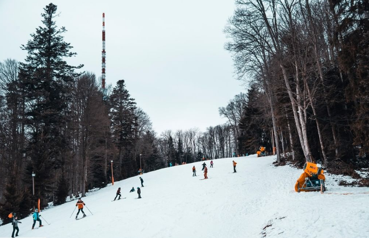 Domaća skijališta su spremna, ali bez snijega i nade da će se staze uskoro otvoriti za skijaše