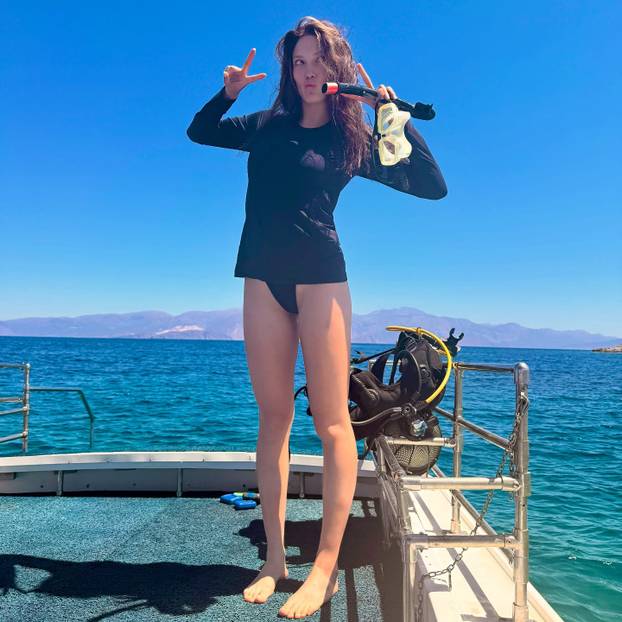 FOTO Ova olimpijka može sve. Na skijama osvaja medalje, a u tangicama podsjeća da je model