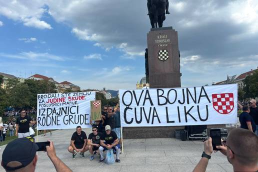 U&Zcaron;IVO Sve je vi&scaron;e ljudi na Glavnom kolodvoru. Pogledajte fotke! Prve poruke i na Trgu