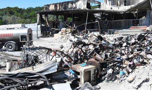 FOTO Pogledajte što je ostalo od izgorjele tvornice kod Daruvara