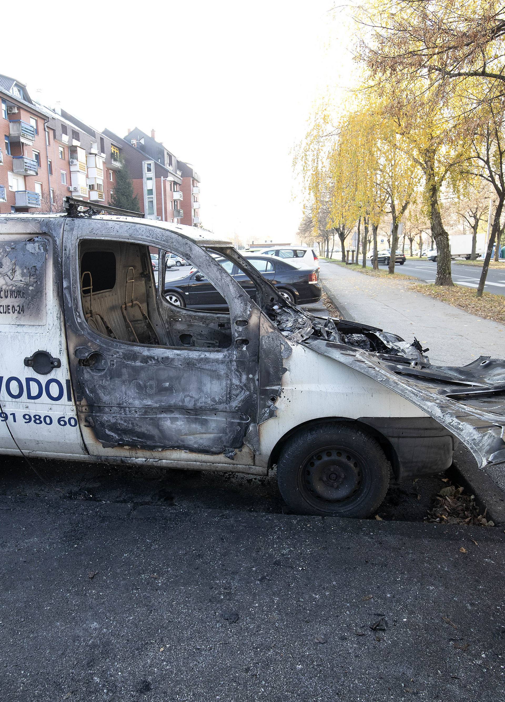 Zagreb: U ulici HrgoviÄi na Jarunu izgorio je automobil