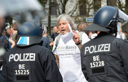 Prosvjedi u Njemačkoj protiv korona mjera i nošenja maske