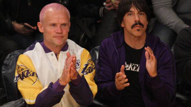 Celebs at the Lakers game.