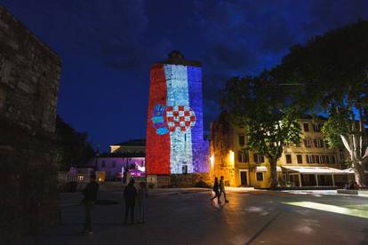 Zadar; Povodom Dana državnosti dijelovi grada obojani bojama hrvatske zastave