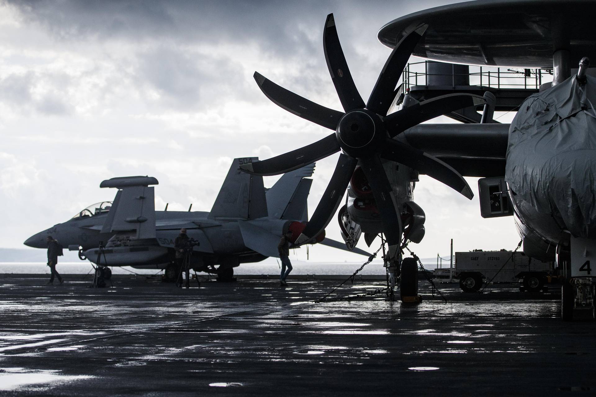 FOTO Bili smo na nosaču aviona Harry S. Truman: Odakle među avionima jedan sa šahovnicom?