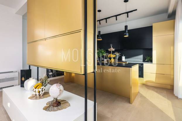 Opa! Vila na Pagu opremljena je tako da ni ne morate na plažu