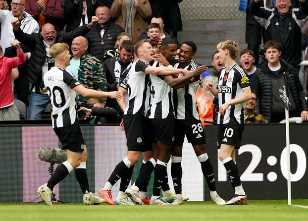 Newcastle United v Arsenal - Premier League - St James' Park