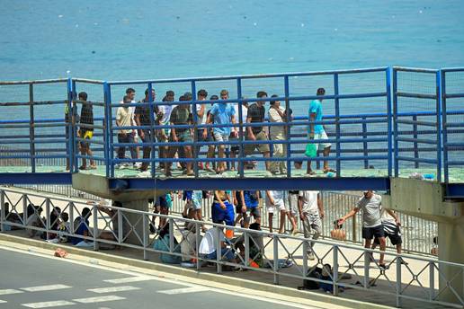 Italija suspendirala Schengen sa &Scaron;panjolskom zbog migrantske krize na Ceuti. Stiglo ih 50.000