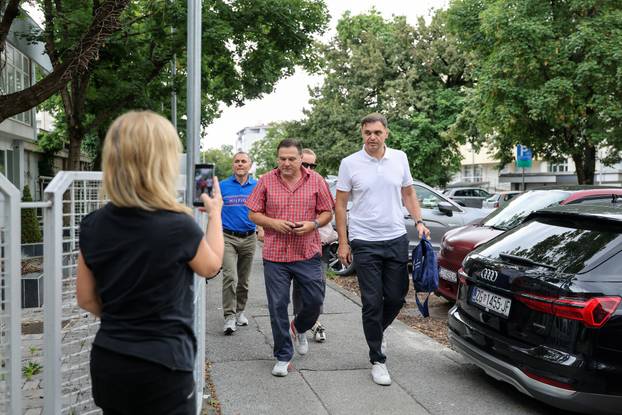Zagreb: Istražitelji dovode uhićenog Damira Šegotu u pretres ureda u HOO