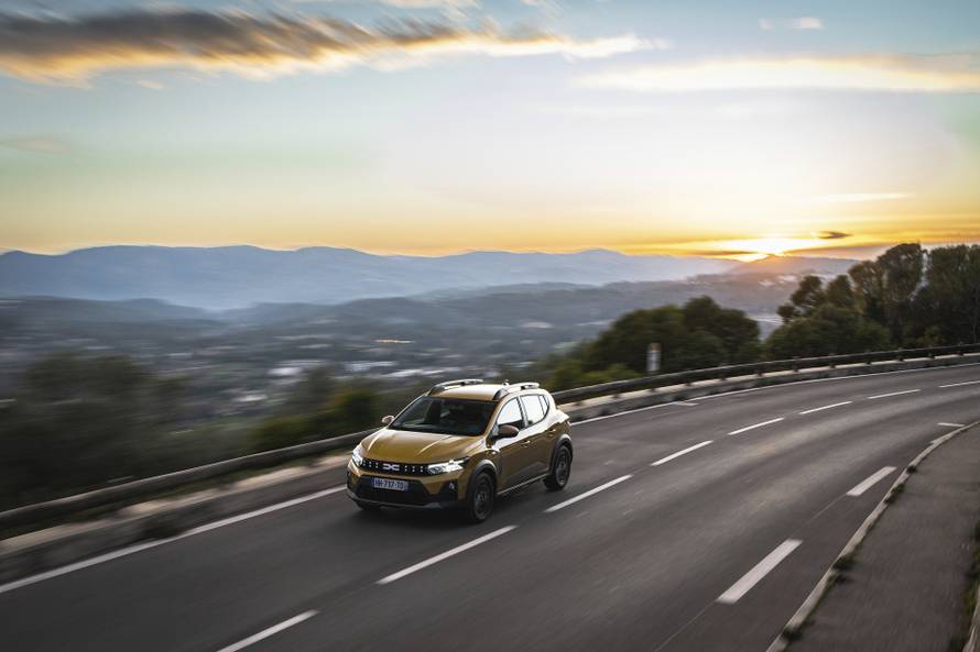 DACIA SANDERO STEPWAY III (BJI CROSS)