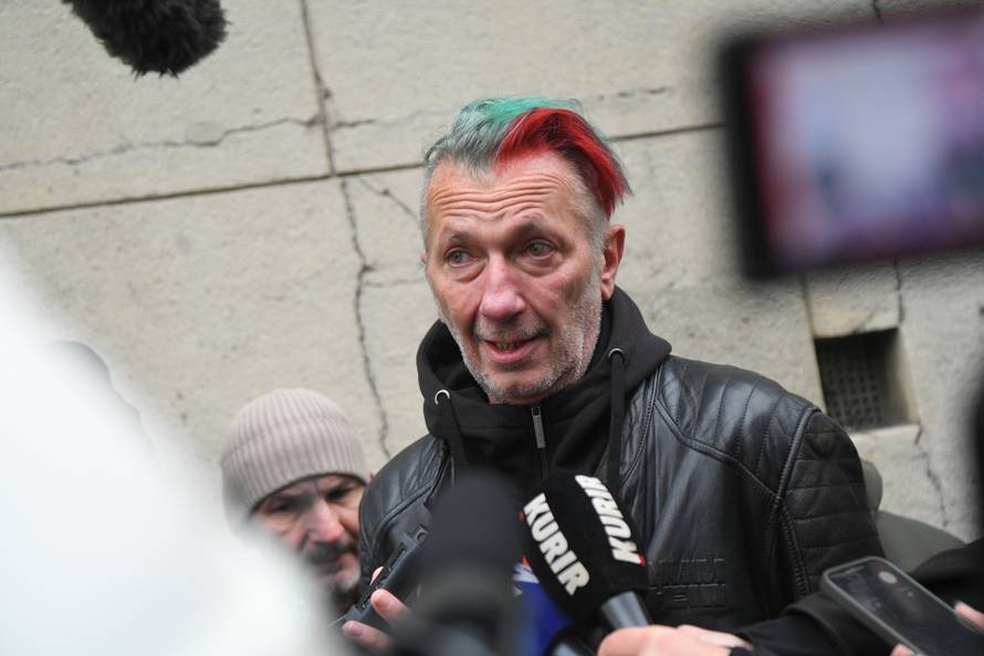 FOTO Roditelji ubijene djece u školskom masakru prosvjeduju u Srbiji: 'Spavajte anđeli mali'