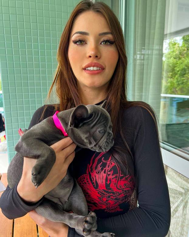 FOTO Lijepa Claudia iz Brazila nevjerojatno sliči Megan Fox, a prati je osam milijuna ljudi