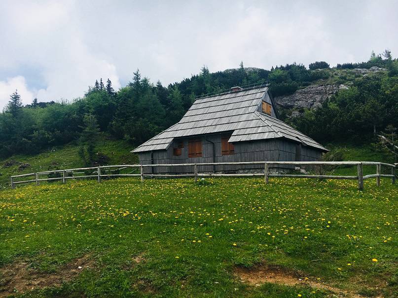 Snježni glamping: Prijedlozi za fantastične izlete po Sloveniji