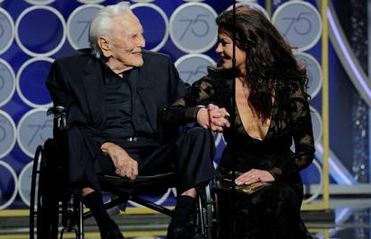 Kirk Douglas (101) došao na proslavu: 'Ne mogu te pratiti'