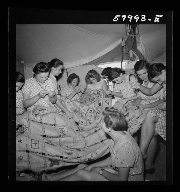 FOTO Pogledajte kako su Hrvati živjeli u El Shattu: U izbjeglištvu su slikali, svirali, radili igračke