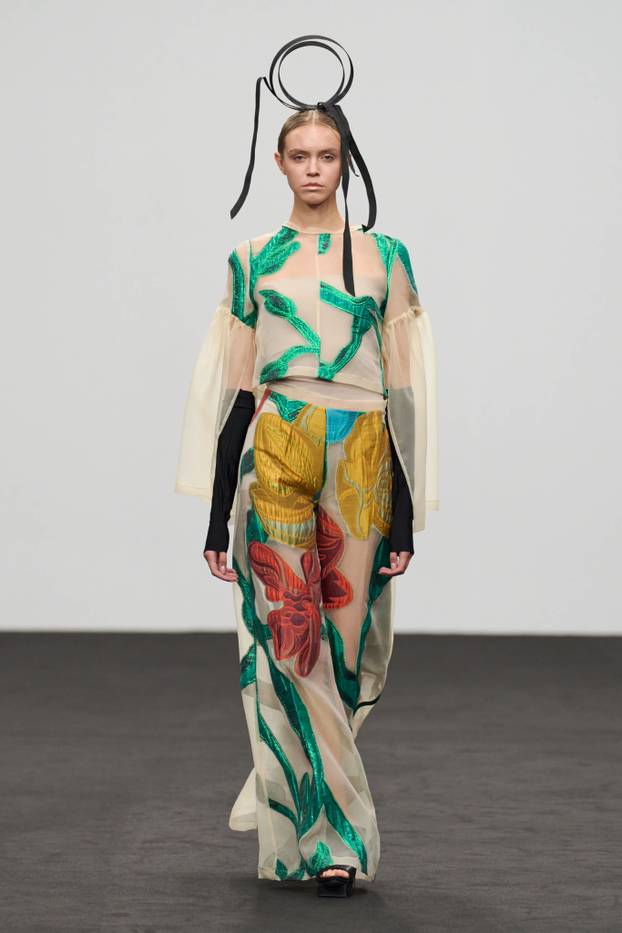 Divne kreacije: Pogledajte reviju Ksenije Vrbanić u Dubaiju