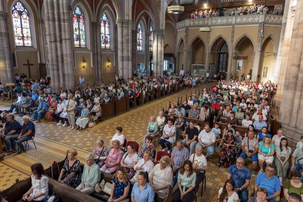 Osijek: Misno slavlje na svetkovinu Tijelova u osječkoj konkatedrali sv. Petra i Pavla