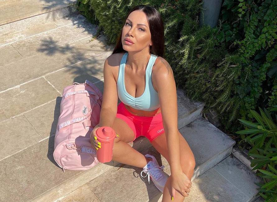 Žanamari Perčić pozirala je u bikiniju pa pokazala kako izgleda bez 'uvlačenja' trbuha