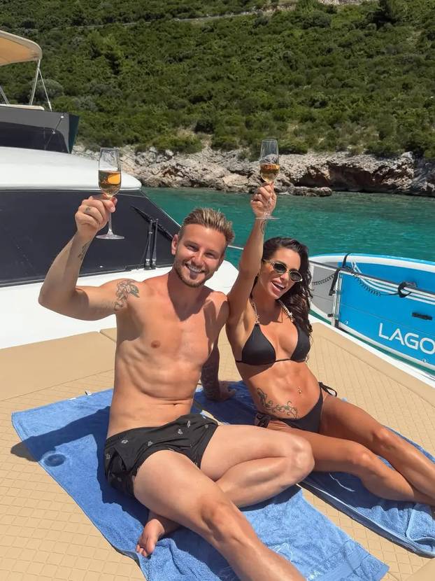 FOTO Rakitićeva Raquel osjeća se kao Dalmatinka, a mini bikiniji stoje joj kao saliveni