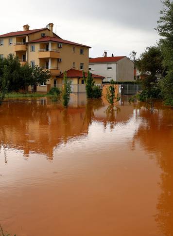 Poplavljeno podru&ccaron;je Li&zcaron;njana nakon jakog nevremena