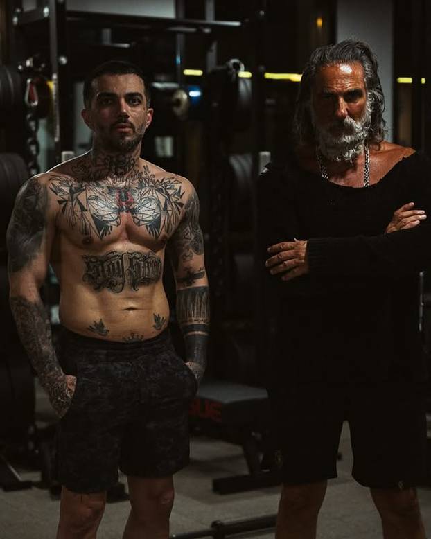 FOTO Zove se Zeus i izgleda kao bog: Ovaj muškarac je trenutno najpoželjniji na internetu!