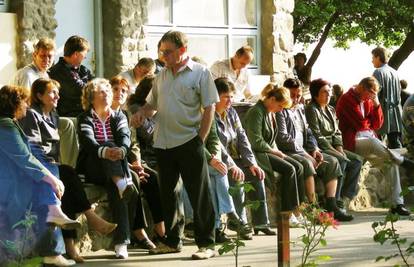 Slatinski radnici nastavili prosvjed za isplatu plaća